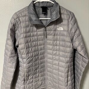 The North Face Women's Light Gray Puffer Jacket